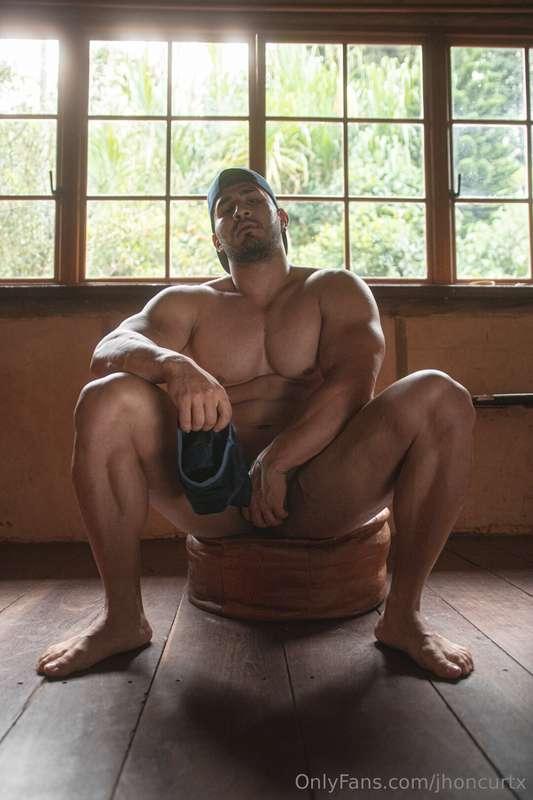 Do you like big men like me? 😉