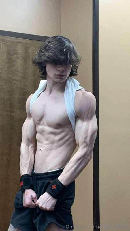 Come see more of me on @shred.nate 💦