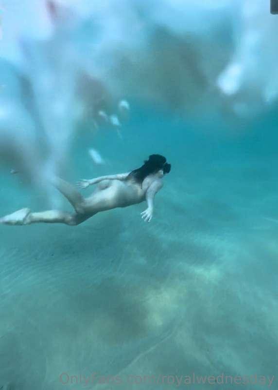 Nude beach 👅