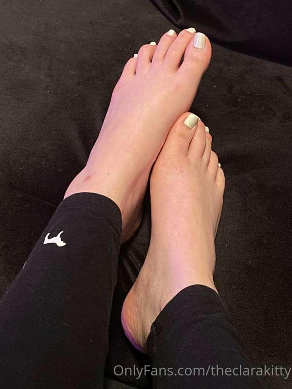 Painted my toes again 😋