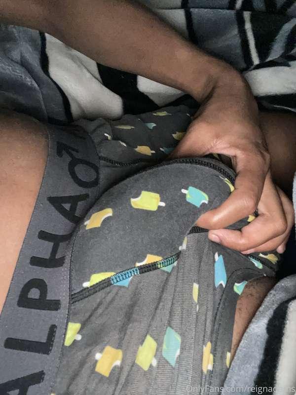 uggh i’m so bored and hard and i have no one to entertain me..