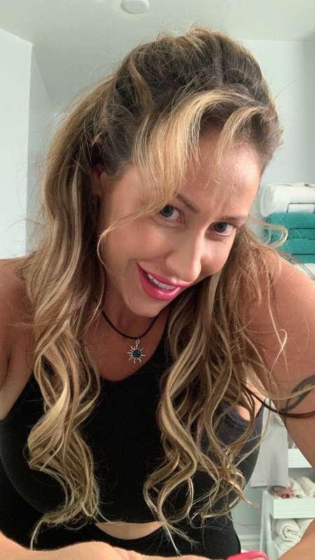 A new set of photos were uploaded! 😉😘

Grab them now! I'll w..