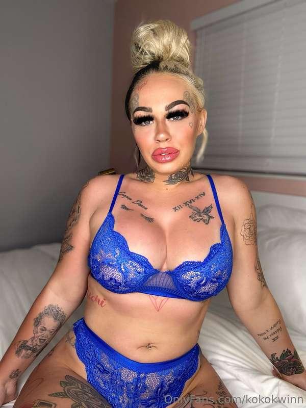 Would you cuddle up and keep me company?? 😌😌