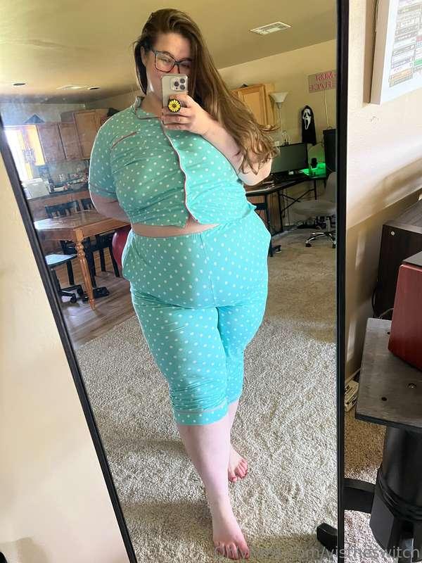 feeling like a cutie patooty in my new pajamas. Thank you Ja..