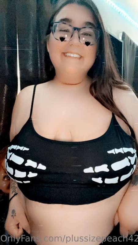 Happy Thursday! 
Can I see your cock? 
I’ll give you a free ..