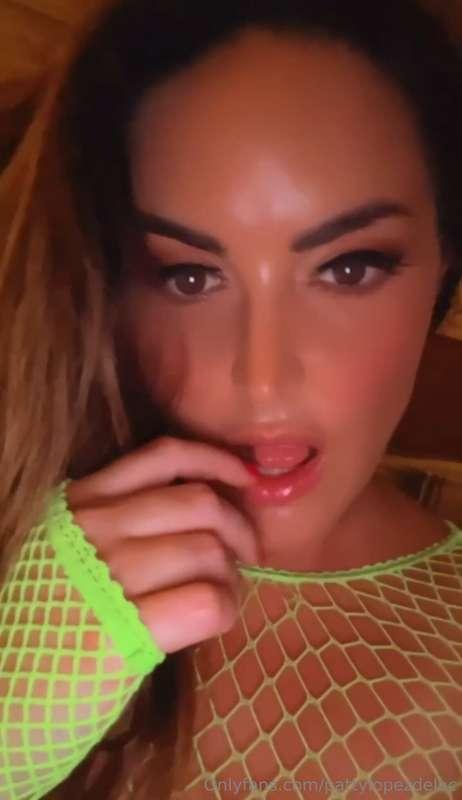 Vestidito sin nada abajo ¿Les gusta? 😈🤯