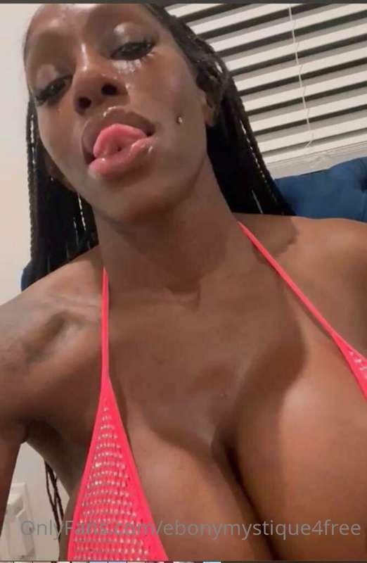 Let's create a sexy game together in my DM's ! 💋💖
