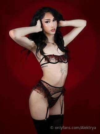 submissive egirl of your dreams ❤️ 
@wyntrsuxxx