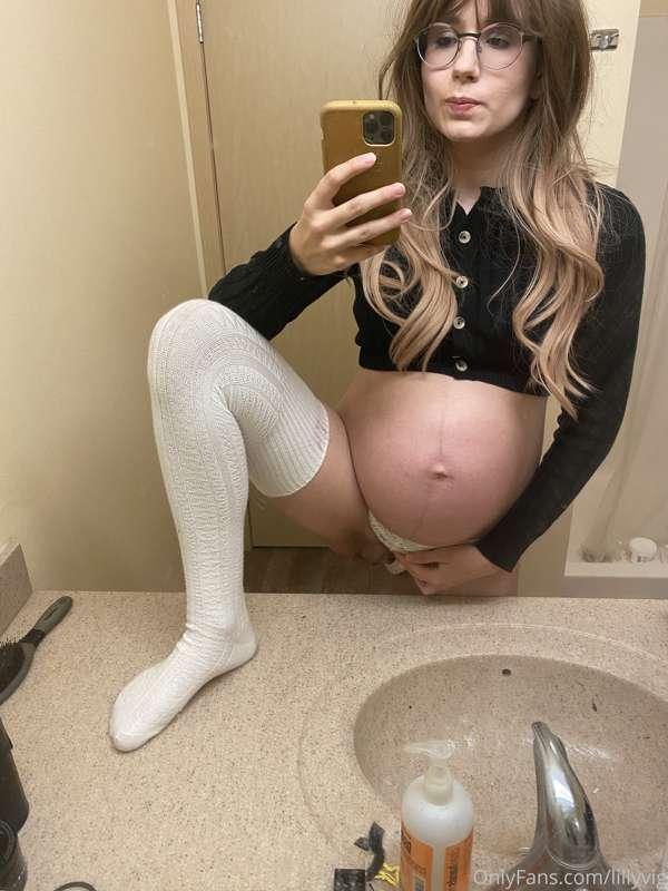 Huge belly + Thigh highs = Perfection