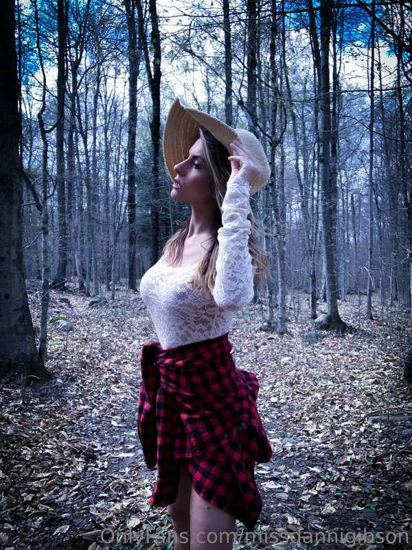 I love being in the woods...alone 😏