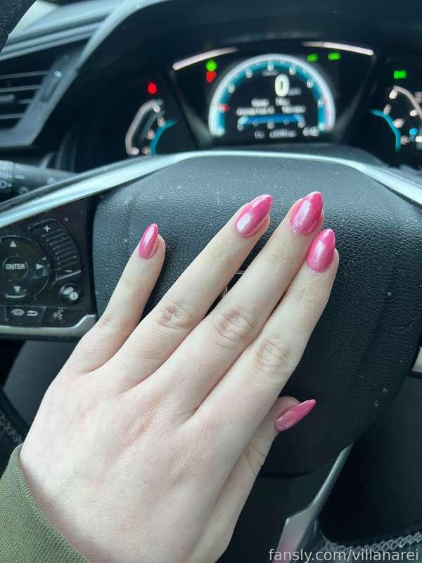 Finally got new nails 🥰 I haven’t had them done before Christmas and they were in rough shape 😅

You know you want to pay for Mommy’s nails~ 💖