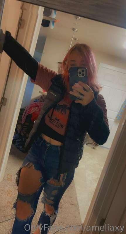 Afternoon! This is the outfit for today, and figured I would..