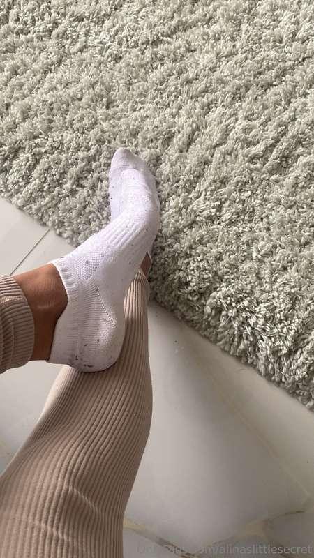 Who wants to see a sock removal after the gym?😉