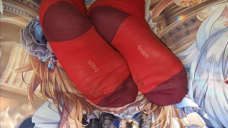 Klee's 2 weeks worn dirty socks footrest