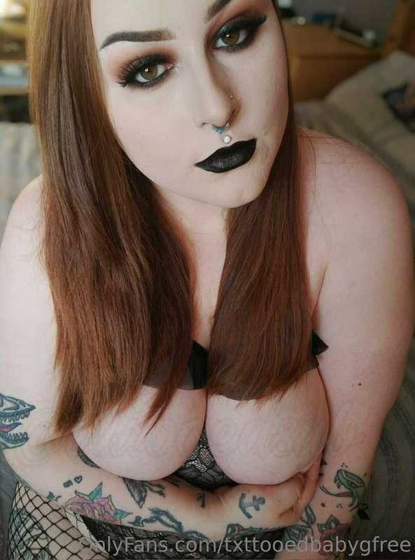 $4 sale on my fully explicit paid page!

I also have a post ..