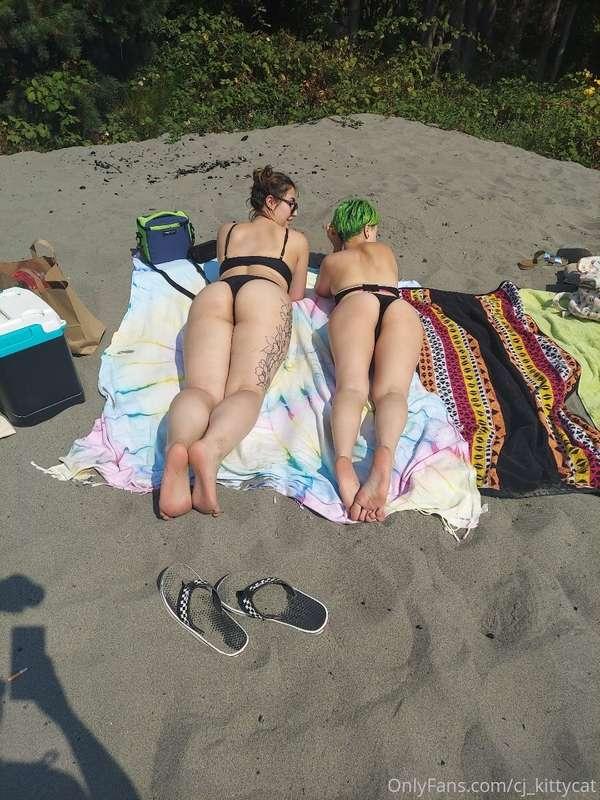 Booty & the beach with @theislajayde