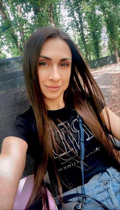 This hot MILF needs your hard cock right now @vividenigmaa 🫦..