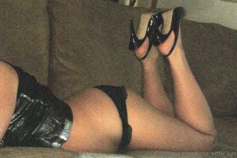 I've been told my pussy tastes like candy! 😈💍💋