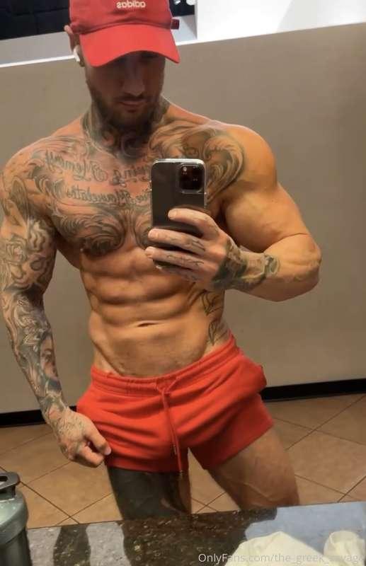 Do you like it when I’m all sweaty after a hard workout? 🥵