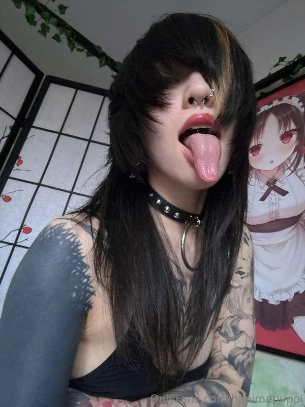 I know you want this sexy tongue down your throat 😝