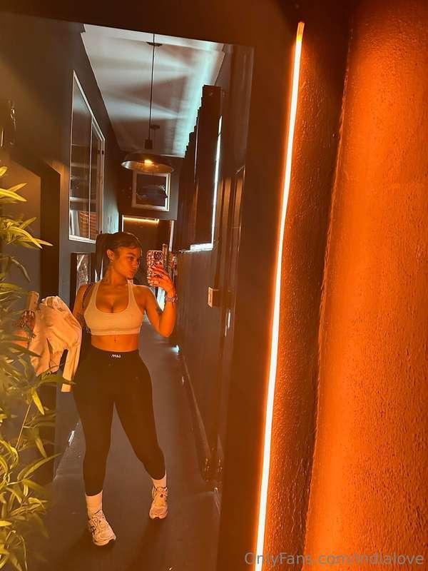 hiii if you haven't sent me a message yet idk what you're wa..