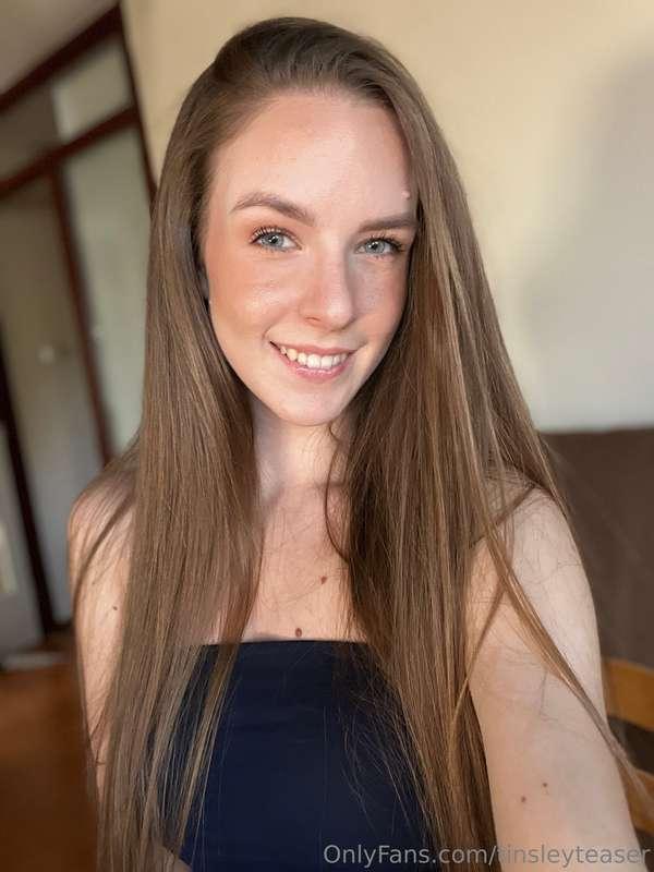 The face ➡️ the feet (Swipe to see the feet👀)A rare selfie+f..