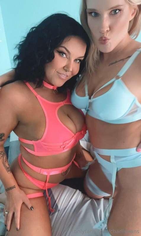 can shazza and i take you to BOOTY HEAVEN?   full set is dro..