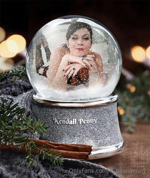 Dream of me this Holiday season! ❄️ 🎄 🎁 