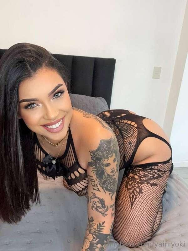 💋 FREE SUB👉 @missfrancescaa 💋💌 She’s not shy — she’s waiting..
