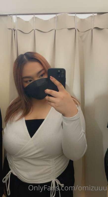 fitting room shenanigans 😋