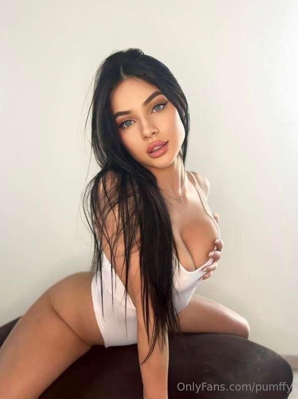 😇A HORNY LITTLE ANGEL @julietbabyface WITH A TANTALIZING WET..
