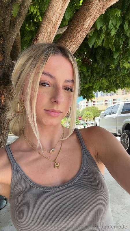 petiteblondemodel image #0