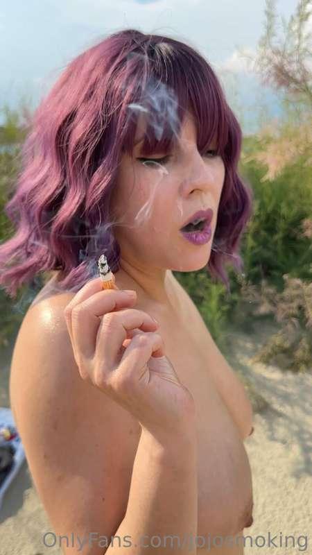 Hey guys! You wanna see a 🔥🔥hot TOPLESS video on a 🚬🚬smoking..