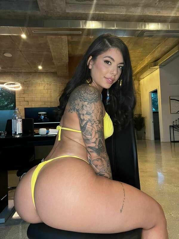 It's a slutttyyy Saturday ♥️   Come and talk to me 😘