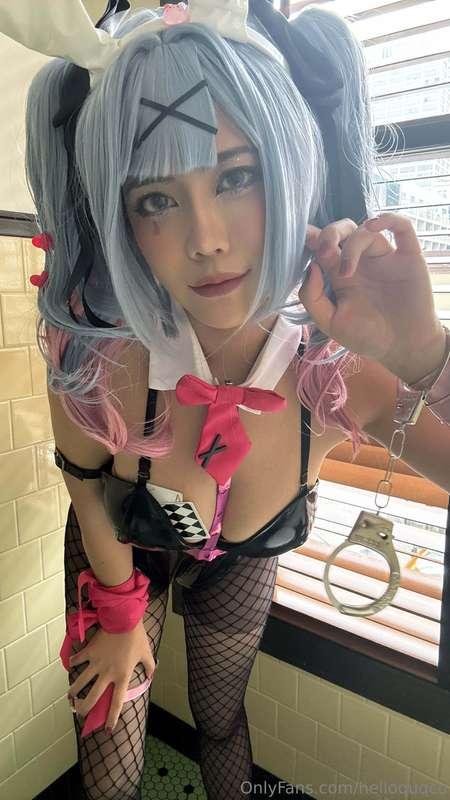 I actually took a BUNCH of photos of this cosplay (and some ..