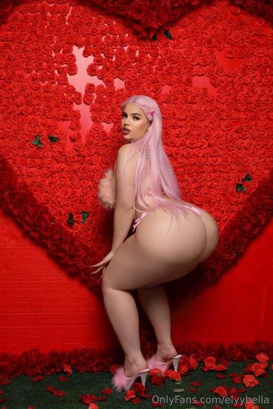 How deep would you go if I sat on you right now? 🍑