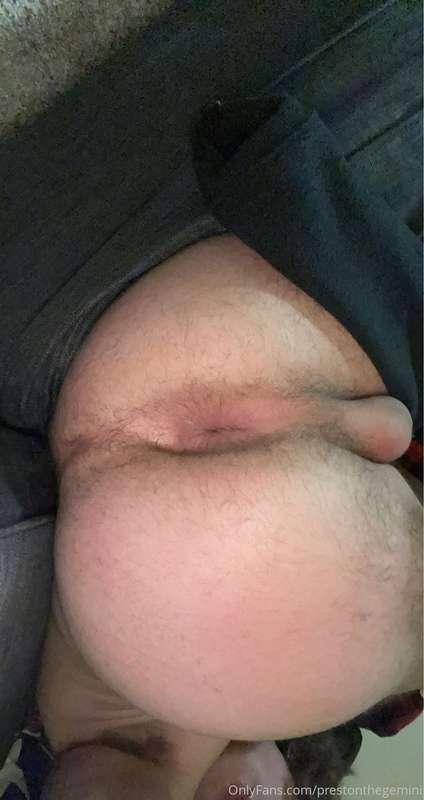 HOLE lotta ass play 🍑🤤   Like if I should use that dildo har..