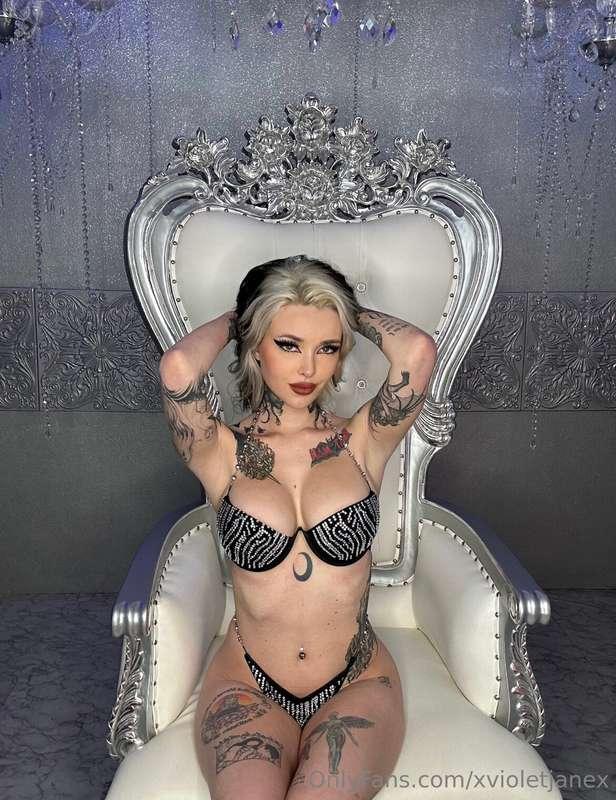 Kneel! 👑