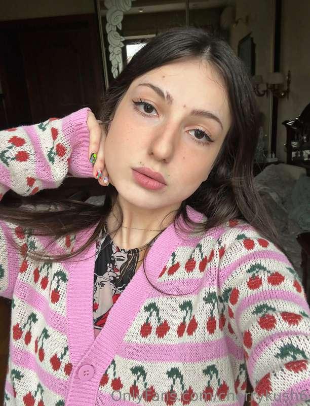 Today I did sports, my legs hurt haha.🙀
 In the evening I de..