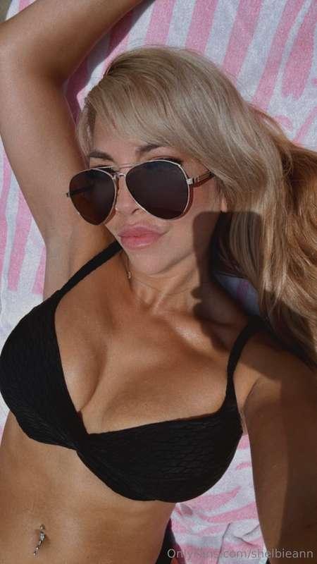 Enjoying a sunny Monday 💜