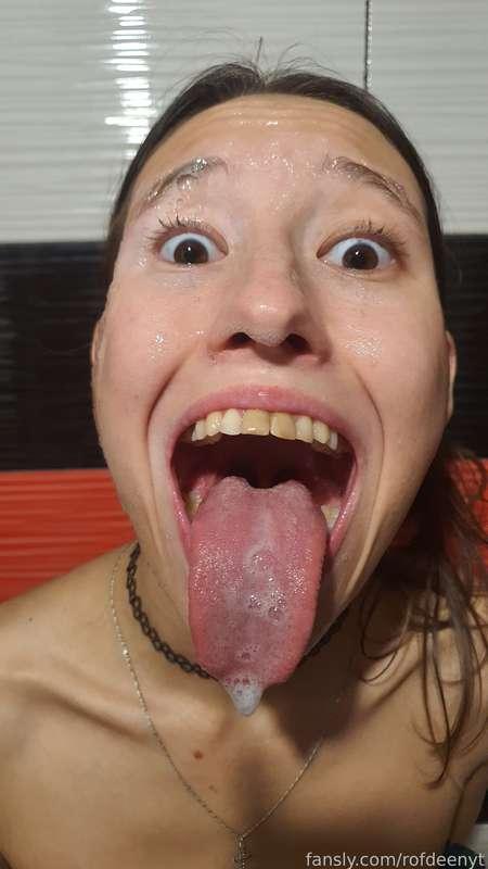 Cum on my Tongue!💧

#fyp
#rofdeenyt #sexy #fetish
#tongue #longtongue #bigtongue #tonguefetish #widetongue
#wettongue 
#spit #spits #sloppy #drool #saliva
#lips 
#mouth
#uvula
#throat