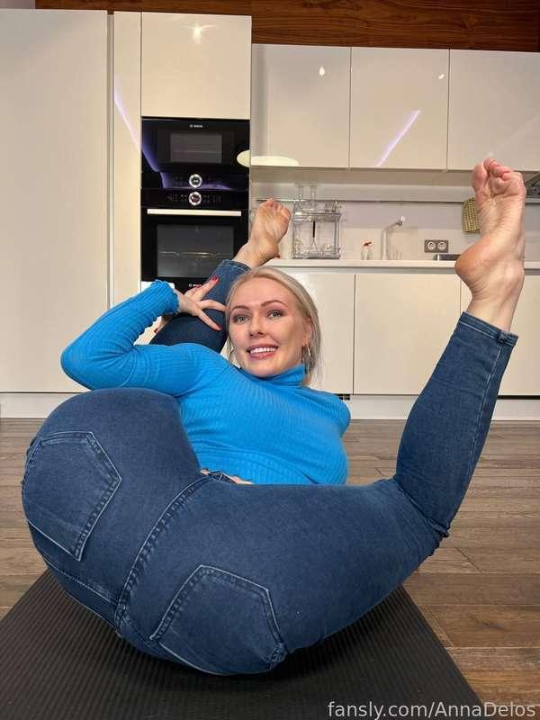 In the mood for a little position experimentation? I’ve got some moves in mind😘👉👌

#bigbooty #ass #bigass #homemade #curvy #teen #hornyteen #sexybody #sexyteen  #fyp #public #babyface