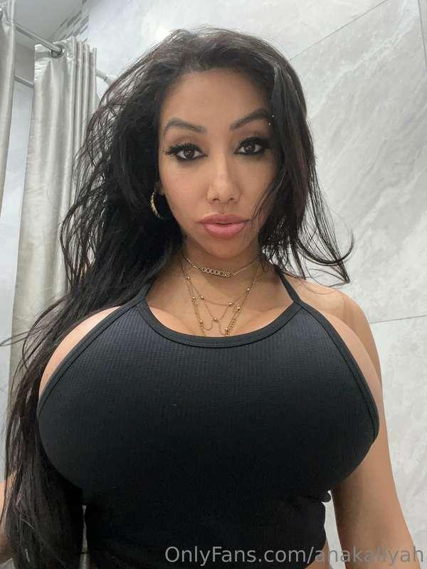 Don’t you love how many tits stick out from the side I wante..