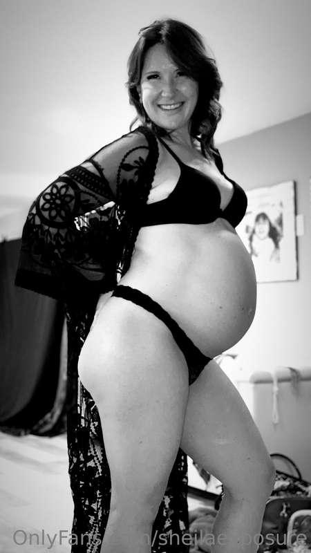 Enjoying my preggo body!!!