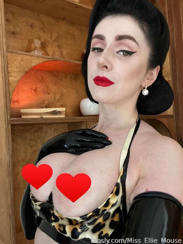 My sexy selfies with my huge boobs and perfect pink nipples! Check them now and tell me how much do you like them? 😈🍒 #fyp #latex #kinky #fetish #tits  #boobs #selfie  #nsfw
