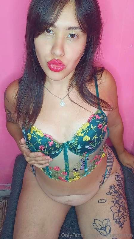 Can you give me a kiss before you go to sleep? 👄