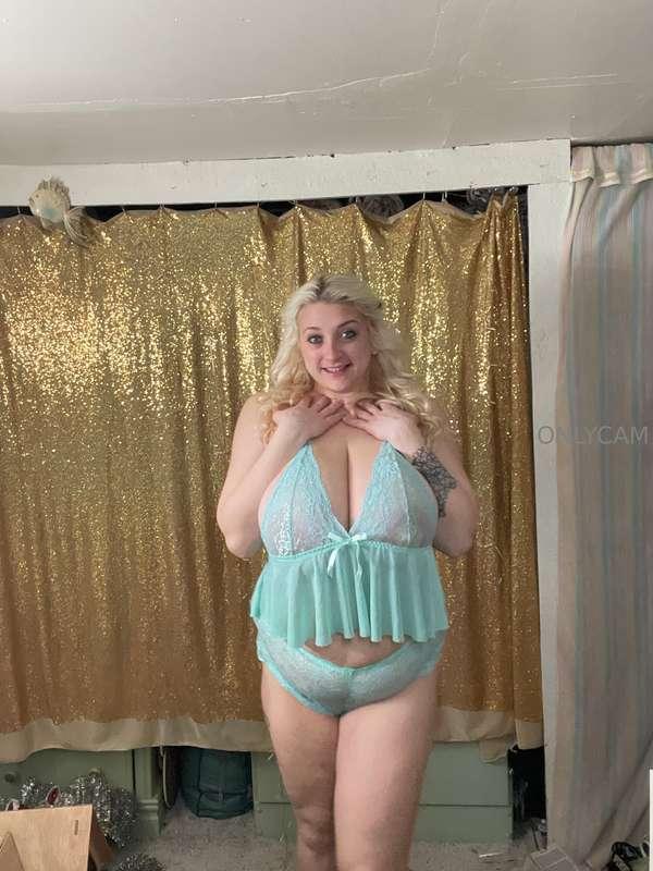 Keep or let this outfit go !?