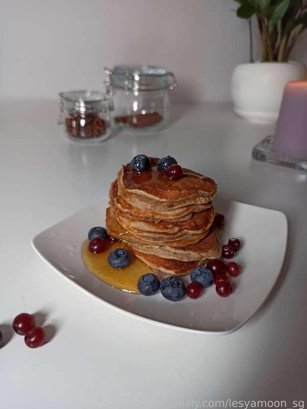 Mmm yummy 😋 I love banana pancakes 🍌🥞  And sometimes I like to cook!

#fyp