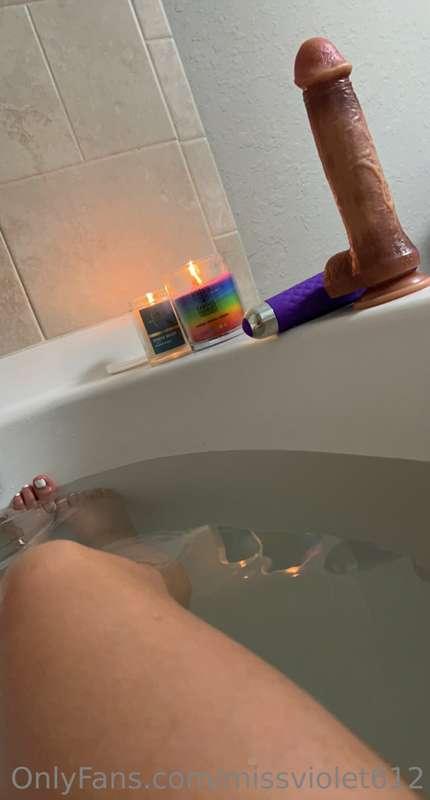 Check your DMS later for a bathtub surprise💦