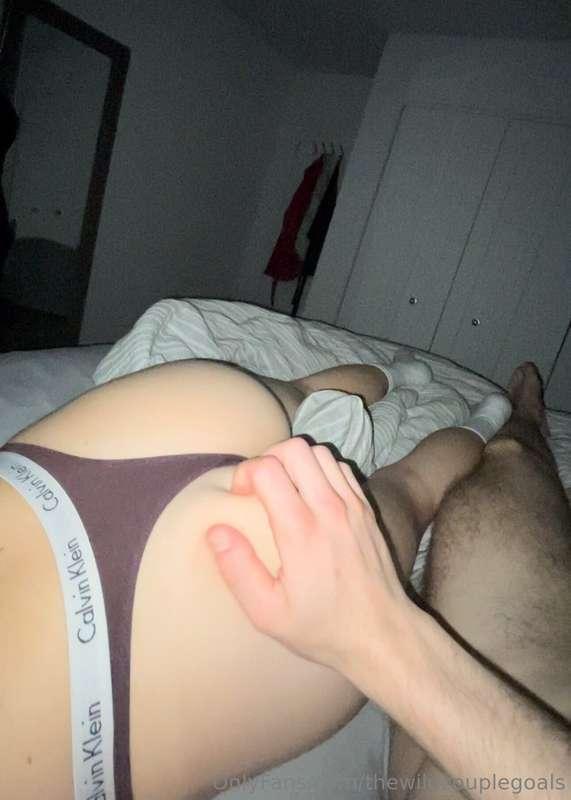 Petite danse des fesses du soir pour monsieur 🤪😈 il a bien a..